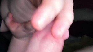 Жена унищожава мини ми 18+ хуй със sounding ball busting и пръст в пишката 😵🔥🍆