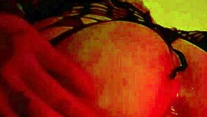 Μηχάνημα πρωκτικού γαμησιού ανοίγει διάπλατα τον ξυρισμένο κώλο μου με καλσόν 😈 πόρνη στο υπνοδωμάτιο