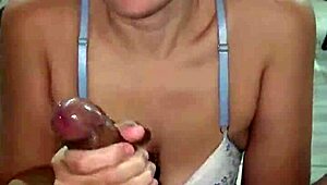 Brazilos feleség hatalmas spriccet ránt ki házi matróz ruhában!