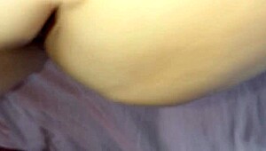 Chlpatá pička láka tvoj pohľad