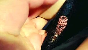 cogiendo esta casada curvy en fishnets skirt mientras su esposo viaja