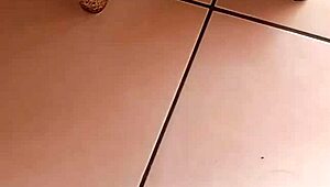 Zrela Latina udata pokazuje masivne prirodne sise i ogromne sise