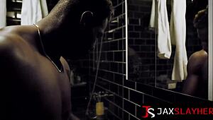 Culito petite 18+ de Candie Luciani estirado al máximo por la BBC de Jax Slayher.