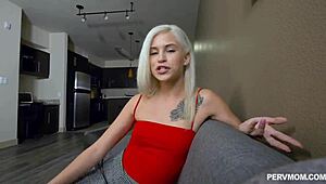 Tante Mery på 40 har ikke smagt sort pik endnu vil du hjælpe hende?