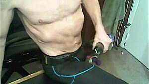 Wow, watch this skinny old babe stretch bound in tight leggings with massage gun!