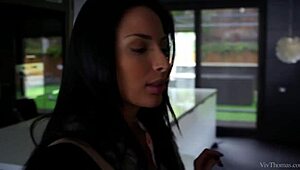 Да по дяволите, Аниса Кейт и Ена Суит са луди по момиче на момиче пръстиране