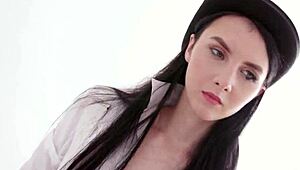 Стегнатото азиатско дупе на Май Тай разрушено от голям черен чудовищен кур анал до уста