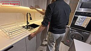 ¡No Tengo Cena Listo y Mi Esposo Me Castiga con Creampie Doggystyle!