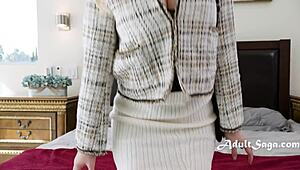 therapist milf seduces blonde patient with dildo toys in steamy solo roleplay 😈💦