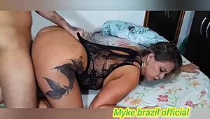 Tirei calcinha pro meu intiado, ele lambeu buceta e eu gozei no cuzinho dele com olhos revirados