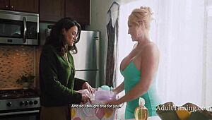 Присъедини се към нас да развратяваме невинната ти 40-годишна стой мащеха тази вечер