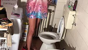 shemale unleashes piss during massage cumshot play