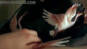 Mačeha in pastorek segrevata zmenek na postelji