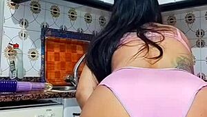 Blues shakes big ass sliding huge dildo deep inside