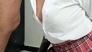 Vraie milf colombienne vierge pompe bite en casting amateur POV après chat