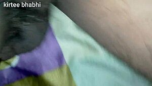 La bite du beau-fils indien étire-t-elle la chatte crémeuse de la belle-mère jusqu'à dégouliner?