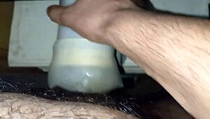 moroccan pussy gets homemade cumshot after monster cock wank