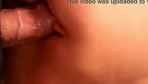 Zvládne drobná 18letá Latina Veronica Gonzales první anál creampie?