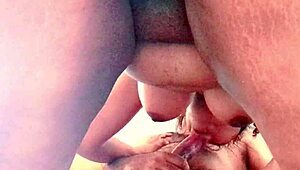 olha que rabo...o enterrando o pau nessa bunda!!