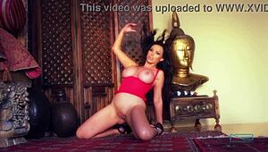 Lesbians London Keyes and friends in fishnets lick huge clits big tits and pussies wild!