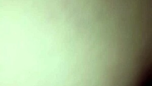 uh cogiendo con mi novia at the hotel shes so tight...