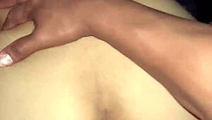 mi empleada madura me deja oler su culo mientras se tira pedos calientes