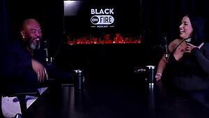 Sente tesão vendo punheta pra ela? Pri melancia começou nua e virou vendedora safada no sheer red