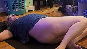 fuck yes, watch this milf's pussy stretch in morning yoga!