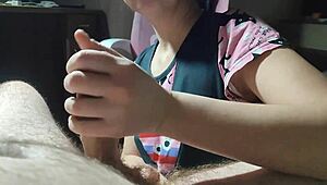 Корейка маже кур и гълта сперма в устата