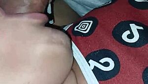 una mamada profunda 😩 me trago su pene entero hasta el fondo no aguanto más 🔥