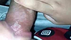 una mamada profunda 😩 me trago su pene entero hasta el fondo no aguanto más 🔥