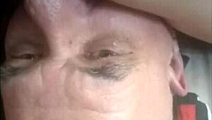 mmm, upper view cunnilingus on mature pussy tastes so good 😋👅