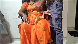 Зависим от дълбоко глътане и кремпай на секси индийска доведена майка на хинди