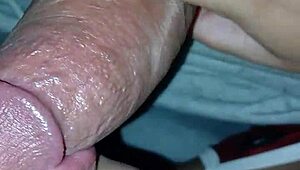 una mamada profunda 😩 me trago su pene entero hasta el fondo no aguanto más 🔥