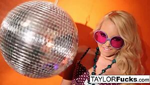 Hot 70s Sluts FINGER Each Others Wet CUNTS