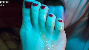 😘 now these sexy latinas just wanna kiss lick suck honey covered feet and toes 👅👣