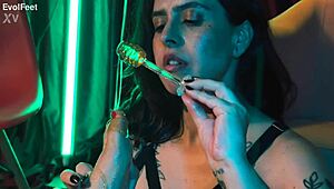 😘 now these sexy latinas just wanna kiss lick suck honey covered feet and toes 👅👣