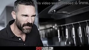 Περίεργος αφεντικός κυνηγάει Ιταλίδα υπηρέτρια σε hardcore μανία