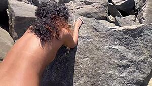 Married 18yo beach sex vid leaks after phone loss