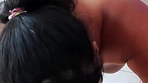 agente de inmobiliaria cambia su coño caliente por la propiedad soñado