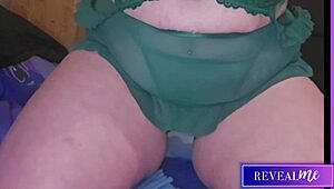 i can't stop watching this curvy babe's ass dildo ride and fingering