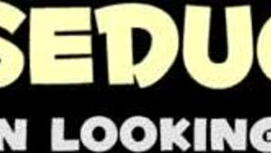 Großtittige Teenie reitet Schwanz und lutscht MILF-Titten