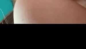 follando esa madura curvy y acabé gozando en sus cachetes calientes