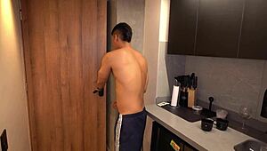 Wenn die Frau nicht da ist, reitet große Arsch-Nachbarin meinen Schwanz, ready??