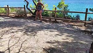 Strangers spot my pussy flash and grope while I squirt hard in park orgasm 😩💦