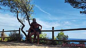 Strangers spot my pussy flash and grope while I squirt hard in park orgasm 😩💦