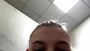 horny teen slut fingering pussy with anal plug right in the gym! 😈🍑