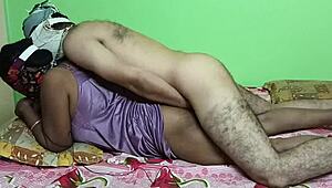 😏 my mature indian housewife on bed gets backdoored by boyfriend's hairy cock 🛏️🍆