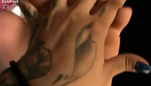 uhh some sexy feet to get ya through the week huh?? 😏👣