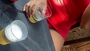 Exibida no bar pegando com macho casado! Quer ver?